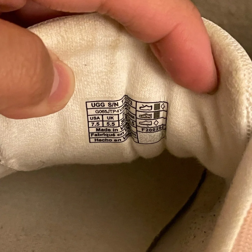 UGG Women Slip-On Sneakers - Picture 6 of 6